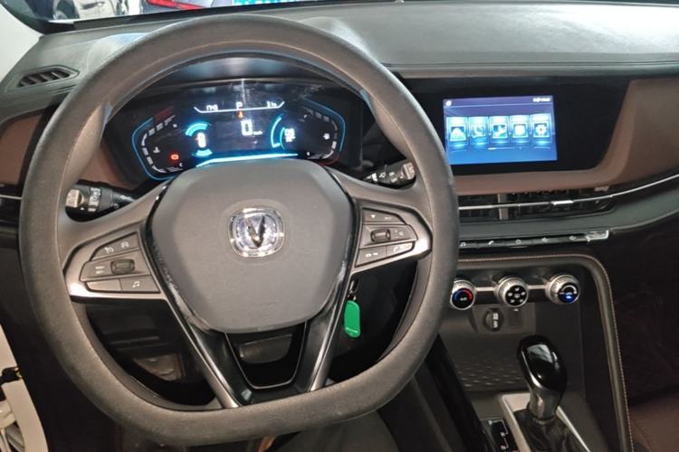 Used CHANGAN CS15 2019 1.5L Automatic Entry Model China VI Standard Center Console