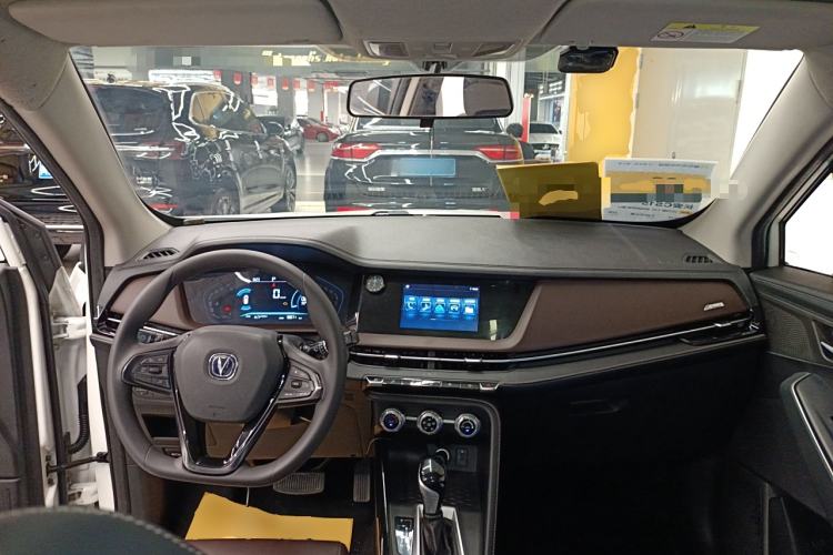 Used CHANGAN CS15 2019 1.5L Automatic Entry Model China VI Standard Center Console