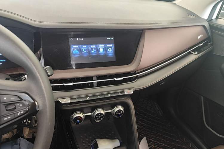 Used CHANGAN CS15 2019 1.5L Manual Entry-Level Version China VI Standard Center Console