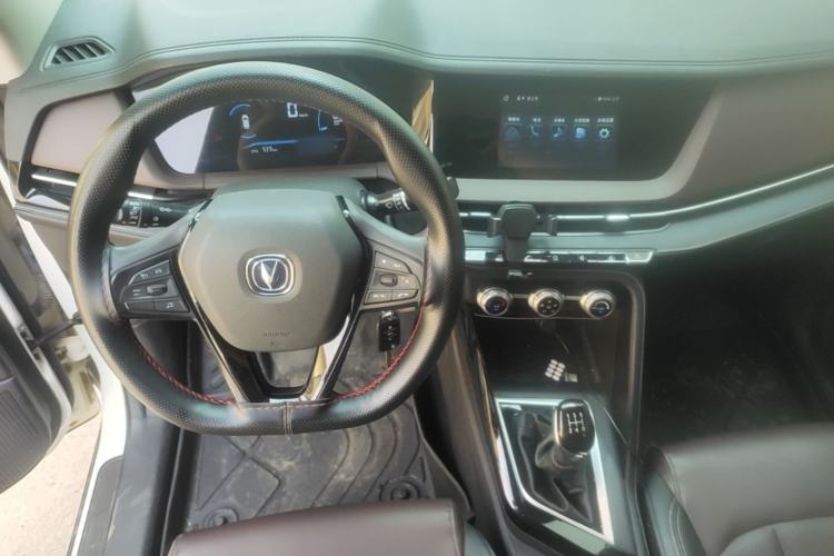 Used CHANGAN CS15 2019 1.5L Manual Entry-Level Version China VI Standard Center Console
