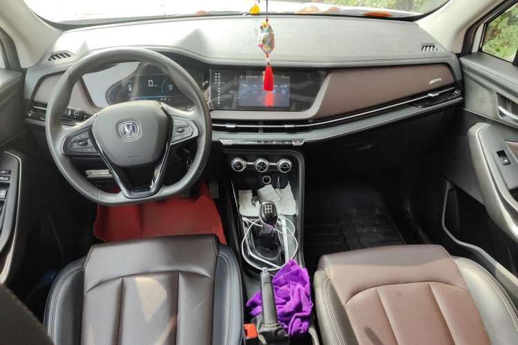Used CHANGAN CS15 2019 1.5L Manual Entry-Level Version China VI Standard Center Console