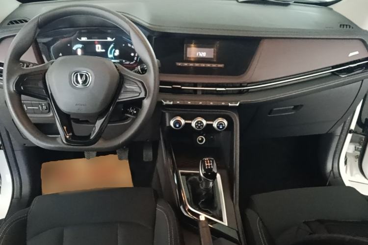 Used CHANGAN CS15 2019 1.5L Manual Comfort Model China VI Standard Center Console