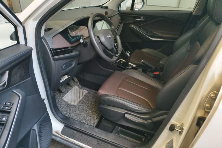 Used CHANGAN CS15 2019 1.5L Manual Enjoyment Model China VI Standard Driver Seat