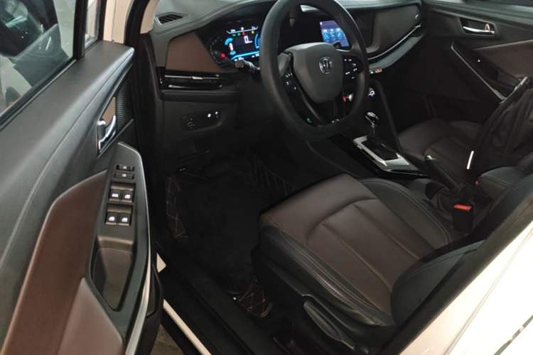 Used CHANGAN CS15 2019 1.5L Automatic Entry Model China VI Standard Driver Seat