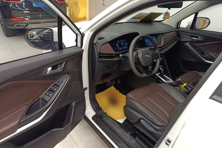 Used CHANGAN CS15 2019 1.5L Automatic Entry Model China VI Standard Driver Seat