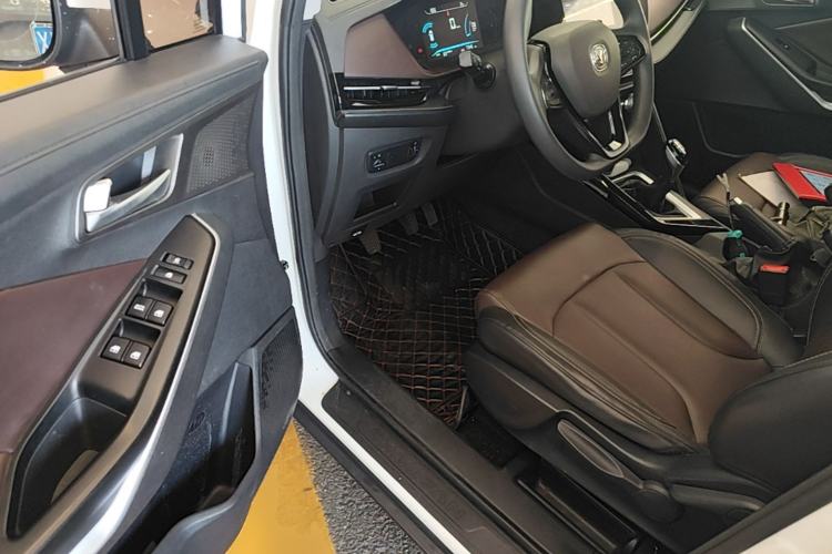 Used CHANGAN CS15 2019 1.5L Manual Entry-Level Version China VI Standard Driver Seat