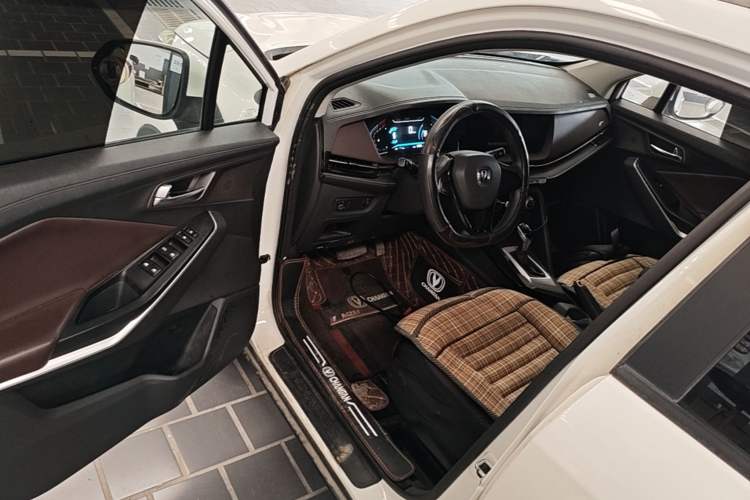 Used CHANGAN CS15 2019 1.5L Automatic Comfort Edition China VI Standard Driver Seat