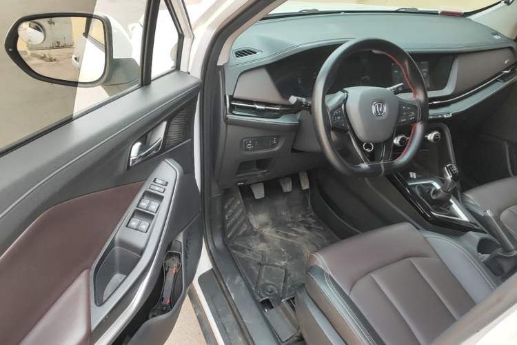 Used CHANGAN CS15 2019 1.5L Manual Entry-Level Version China VI Standard Driver Seat