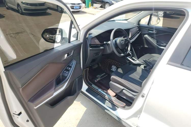Used CHANGAN CS15 2019 1.5L Automatic Comfort Edition China VI Standard Driver Seat