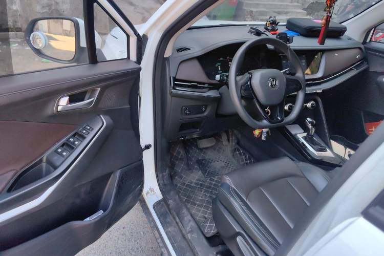 Used CHANGAN CS15 2019 1.5L Automatic Comfort Edition China VI Standard Driver Seat