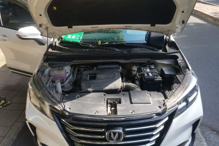 Used CHANGAN CS15 2019 1.5L Manual Entry-Level Version China VI Standard Engine Bay