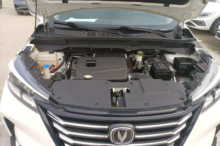 Used CHANGAN CS15 2019 1.5L Automatic Entry Model China VI Standard Engine Bay