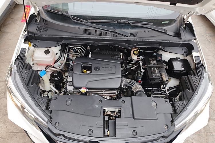 Used CHANGAN CS15 2019 1.5L Automatic Entry Model China VI Standard Engine Bay