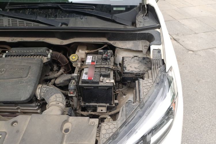 Used CHANGAN CS15 2019 1.5L Manual Entry-Level Version China VI Standard Engine Bay Left