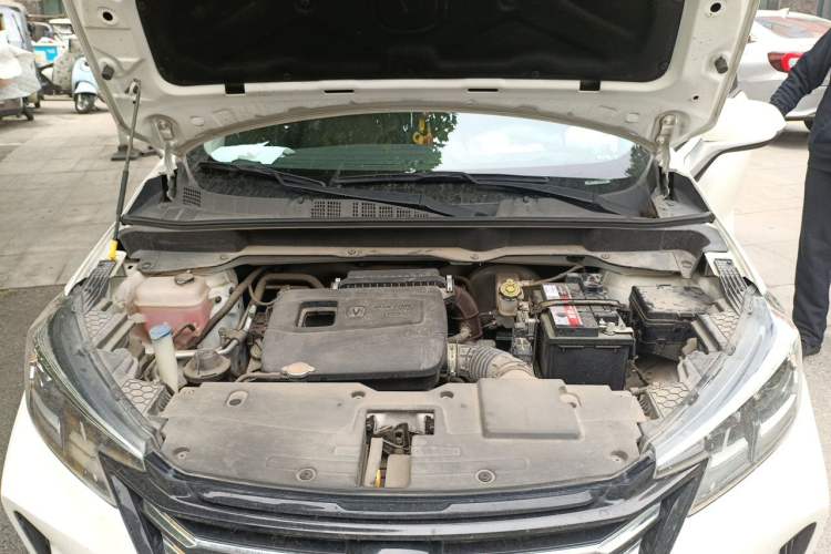 Used CHANGAN CS15 2019 1.5L Manual Entry-Level Version China VI Standard Engine Bay
