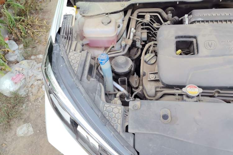 Used CHANGAN CS15 2019 1.5L Automatic Entry Model China VI Standard Engine Bay Right