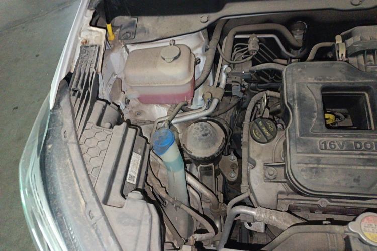 Used CHANGAN CS15 2019 1.5L Manual Entry-Level Version China V Standard Engine Bay Right