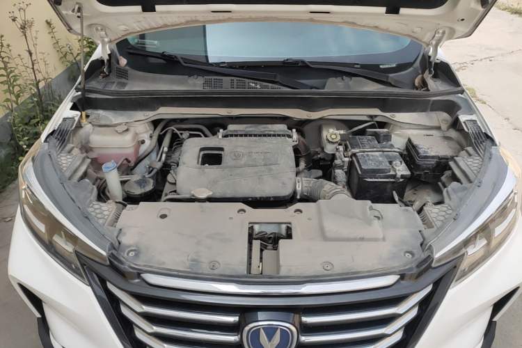 Used CHANGAN CS15 2019 1.5L Manual Entry-Level Version China VI Standard Engine Bay