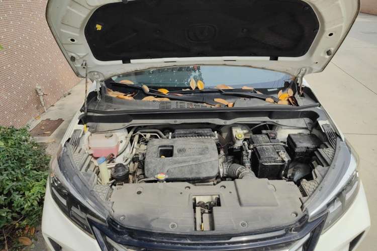 Used CHANGAN CS15 2019 1.5L Manual Entry-Level Version China VI Standard Engine Bay