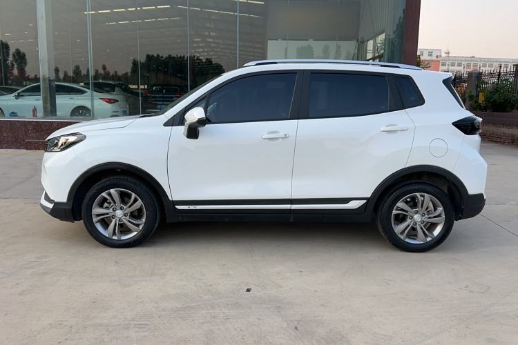 Used CHANGAN CS15 2019 1.5L Manual Entry-Level Version China VI Standard Exterior 2