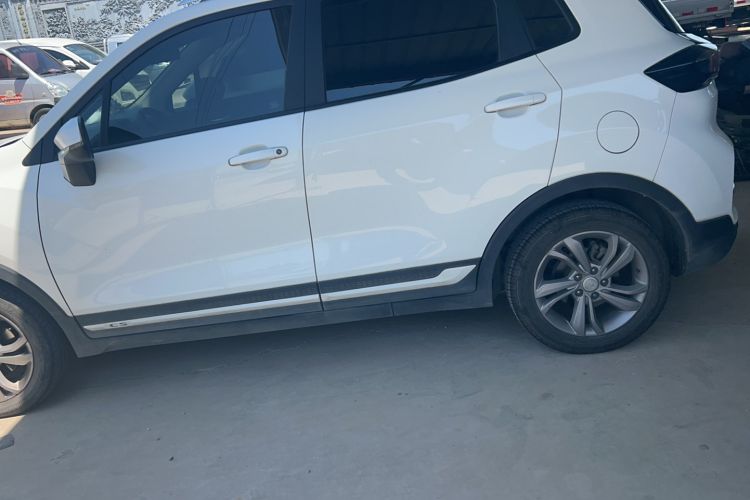 Used CHANGAN CS15 2019 1.5L Manual Entry-Level Version China VI Standard Exterior 2