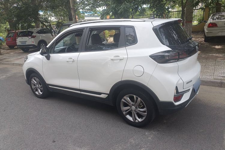 Used CHANGAN CS15 2019 1.5L Automatic Entry Model China V Standard Exterior 5