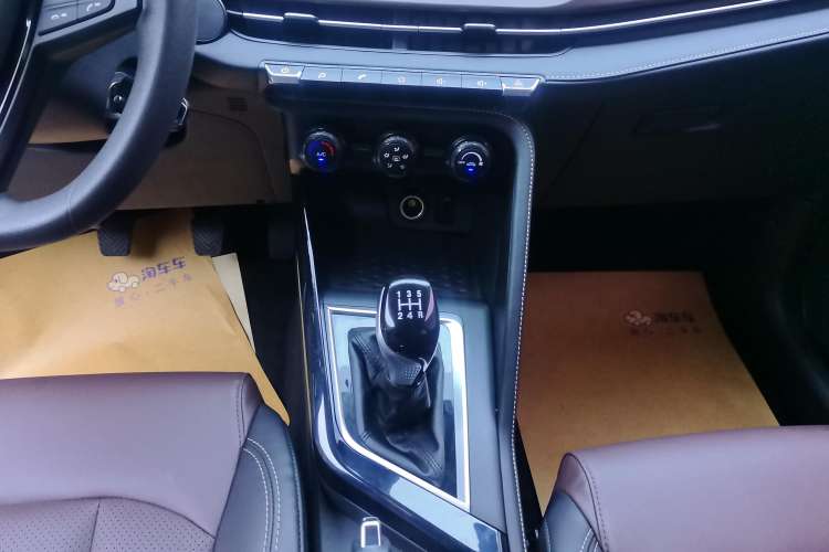 Used CHANGAN CS15 2019 1.5L Manual Entry-Level Version China VI Standard Gear Lever