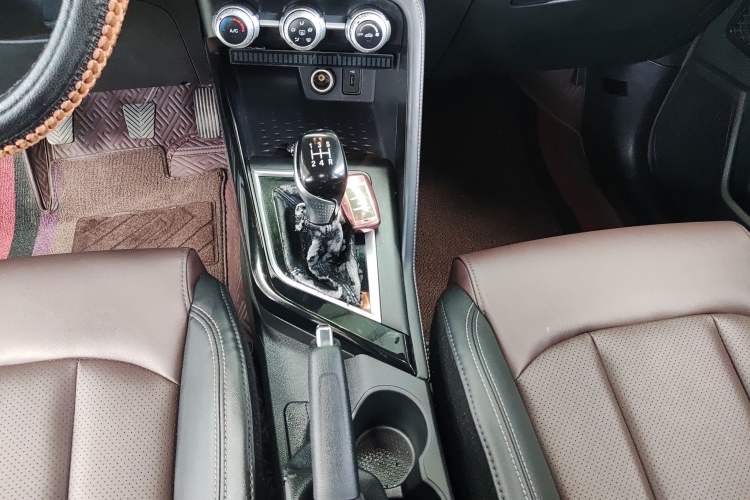 Used CHANGAN CS15 2019 1.5L Manual Enjoyment Model China VI Standard Gear Lever