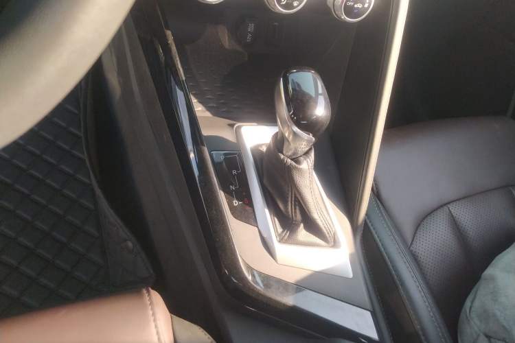 Used CHANGAN CS15 2019 1.5L Automatic Entry Model China VI Standard Gear Lever