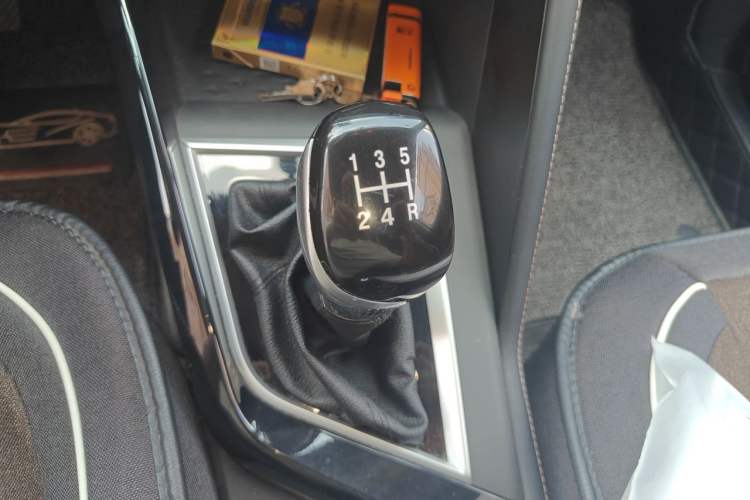 Used CHANGAN CS15 2019 1.5L Manual Comfort Model China VI Standard Gear Lever