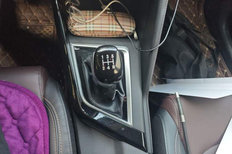 Used CHANGAN CS15 2019 1.5L Manual Entry-Level Version China VI Standard Gear Lever