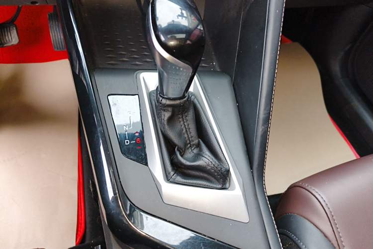Used CHANGAN CS15 2019 1.5L Automatic Entry Model China VI Standard Gear Lever