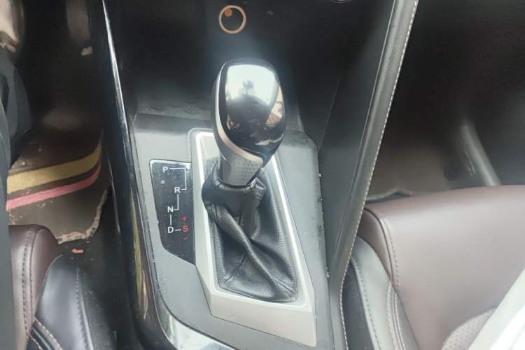Used CHANGAN CS15 2019 1.5L Automatic Entry Model China V Standard Gear Lever