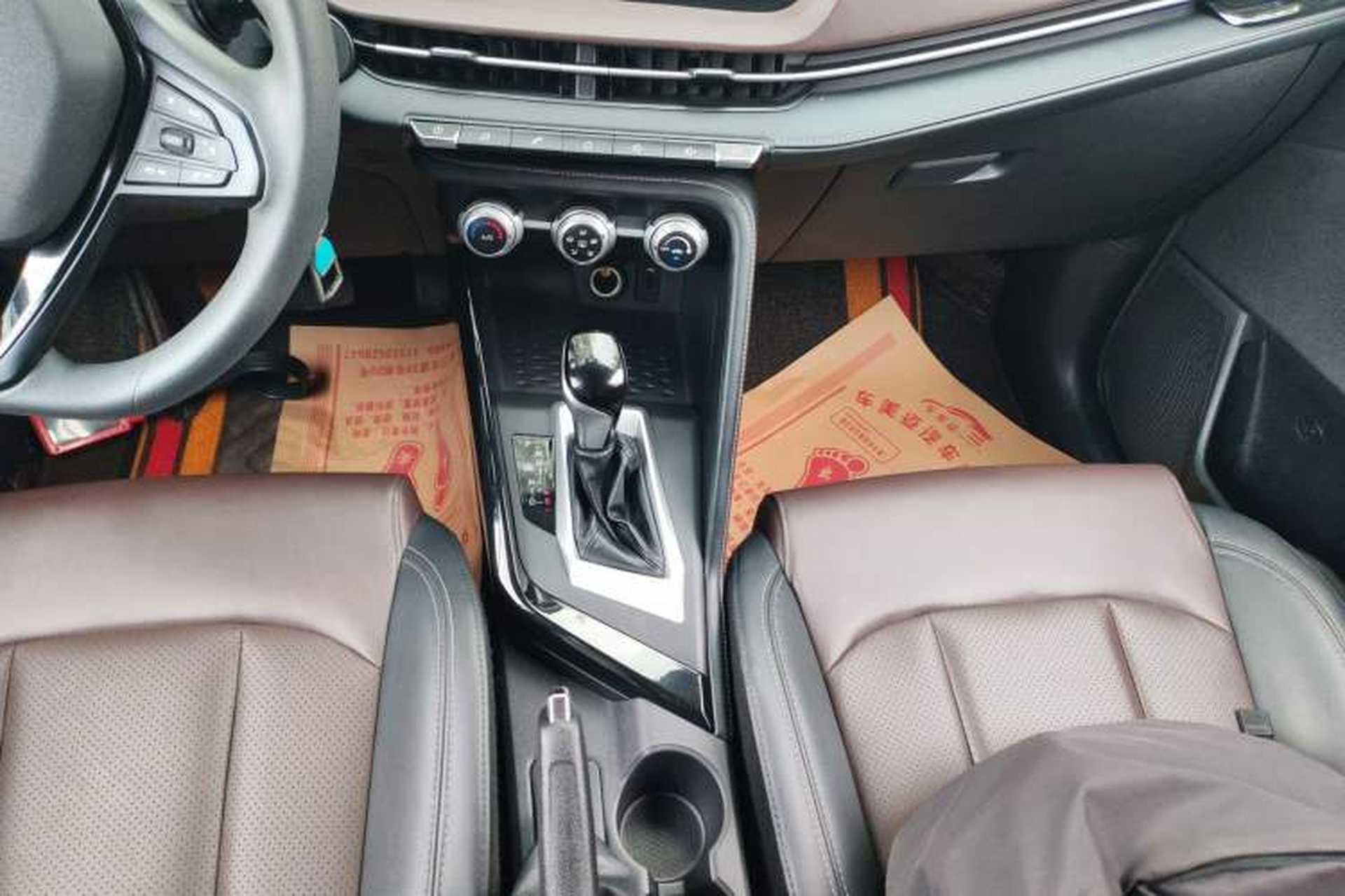 Used CHANGAN CS15 2019 1.5L Automatic Entry Model China VI Standard Gear Lever