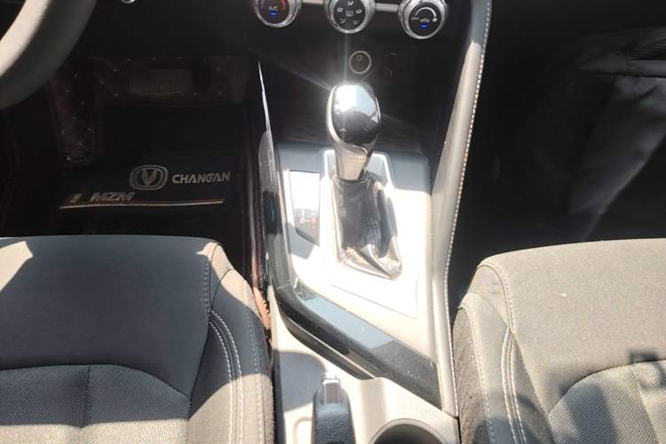 Used CHANGAN CS15 2019 1.5L Automatic Comfort Edition China VI Standard Gear Lever