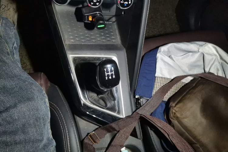 Used CHANGAN CS15 2019 1.5L Manual Enjoyment Model China V Standard Gear Lever