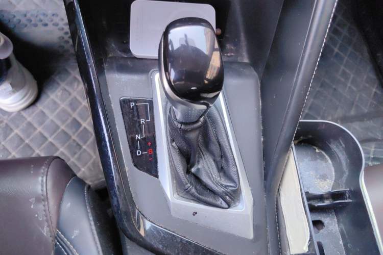 Used CHANGAN CS15 2019 1.5L Automatic Comfort Edition China VI Standard Gear Lever