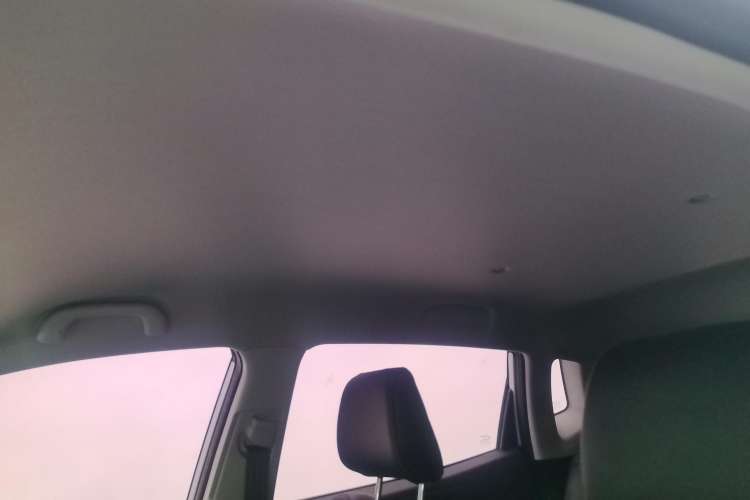 Used CHANGAN CS15 2019 1.5L Manual Entry-Level Version China VI Standard Headliner