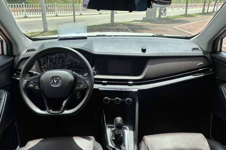 Used CHANGAN CS15 2019 1.5L Manual Entry-Level Version China V Standard Interior 1