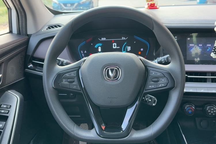 Used CHANGAN CS15 2019 1.5L Manual Entry-Level Version China VI Standard Interior 1