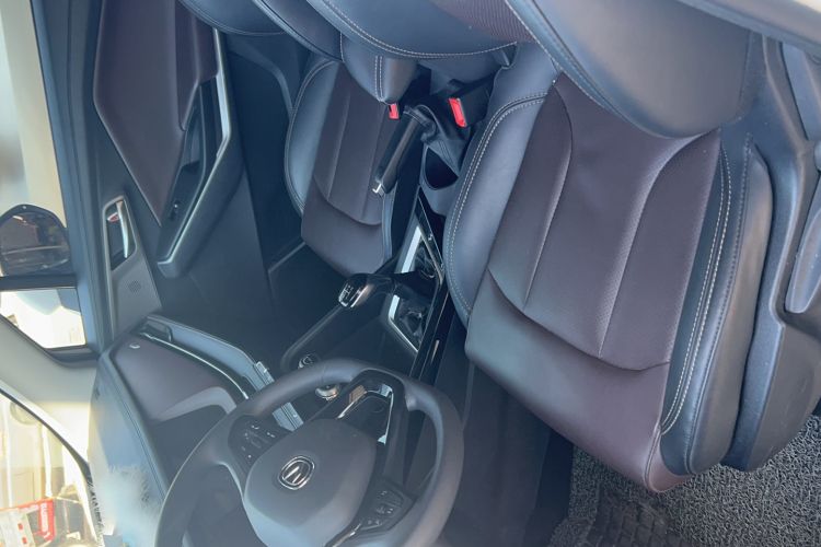 Used CHANGAN CS15 2019 1.5L Manual Entry-Level Version China VI Standard Interior 1
