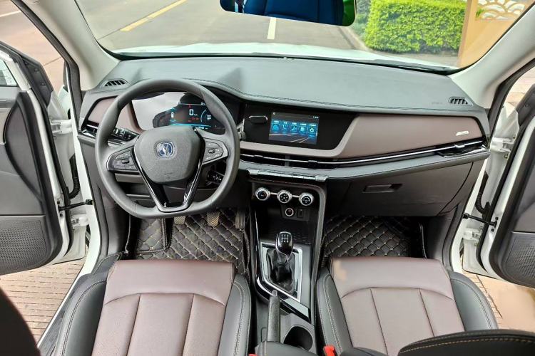 Used CHANGAN CS15 2019 1.5L Manual Entry-Level Version China V Standard Interior 1