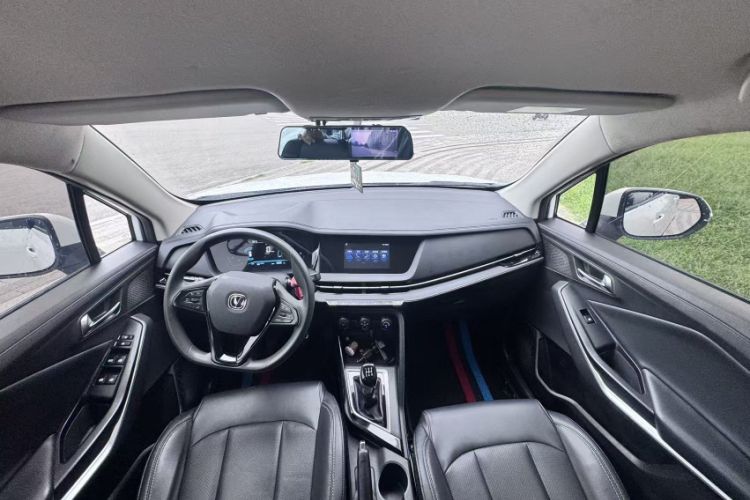 Used CHANGAN CS15 2019 1.5L Manual Comfort Model China VI Standard Interior 1