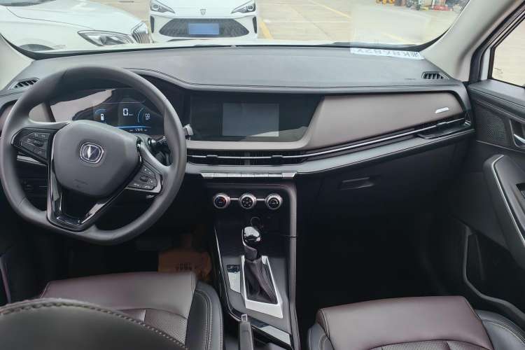 Used CHANGAN CS15 2019 1.5L Automatic Entry Model China VI Standard Interior 1