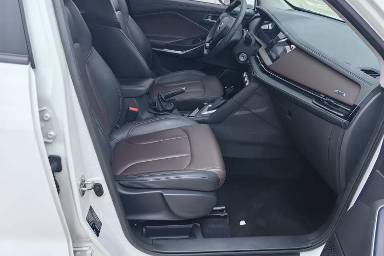 Used CHANGAN CS15 2019 1.5L Automatic Entry Model China VI Standard Interior 10