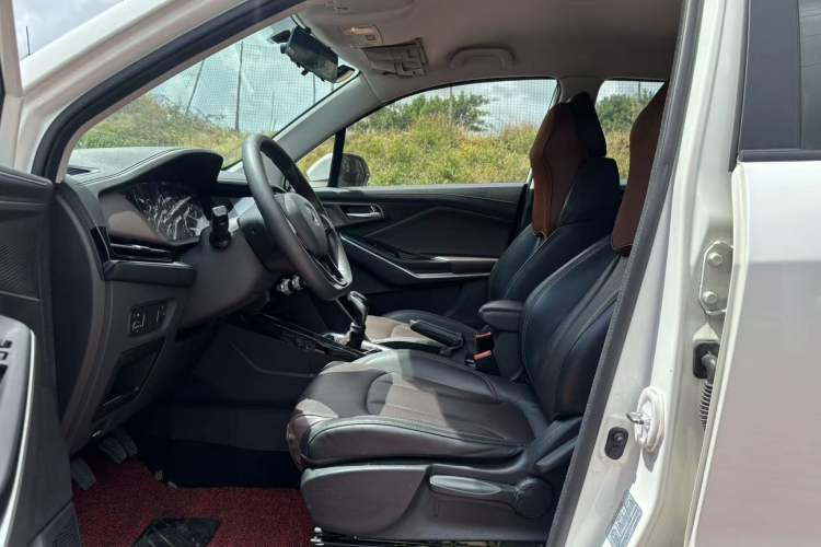 Used CHANGAN CS15 2019 1.5L Manual Entry-Level Version China V Standard Interior 2