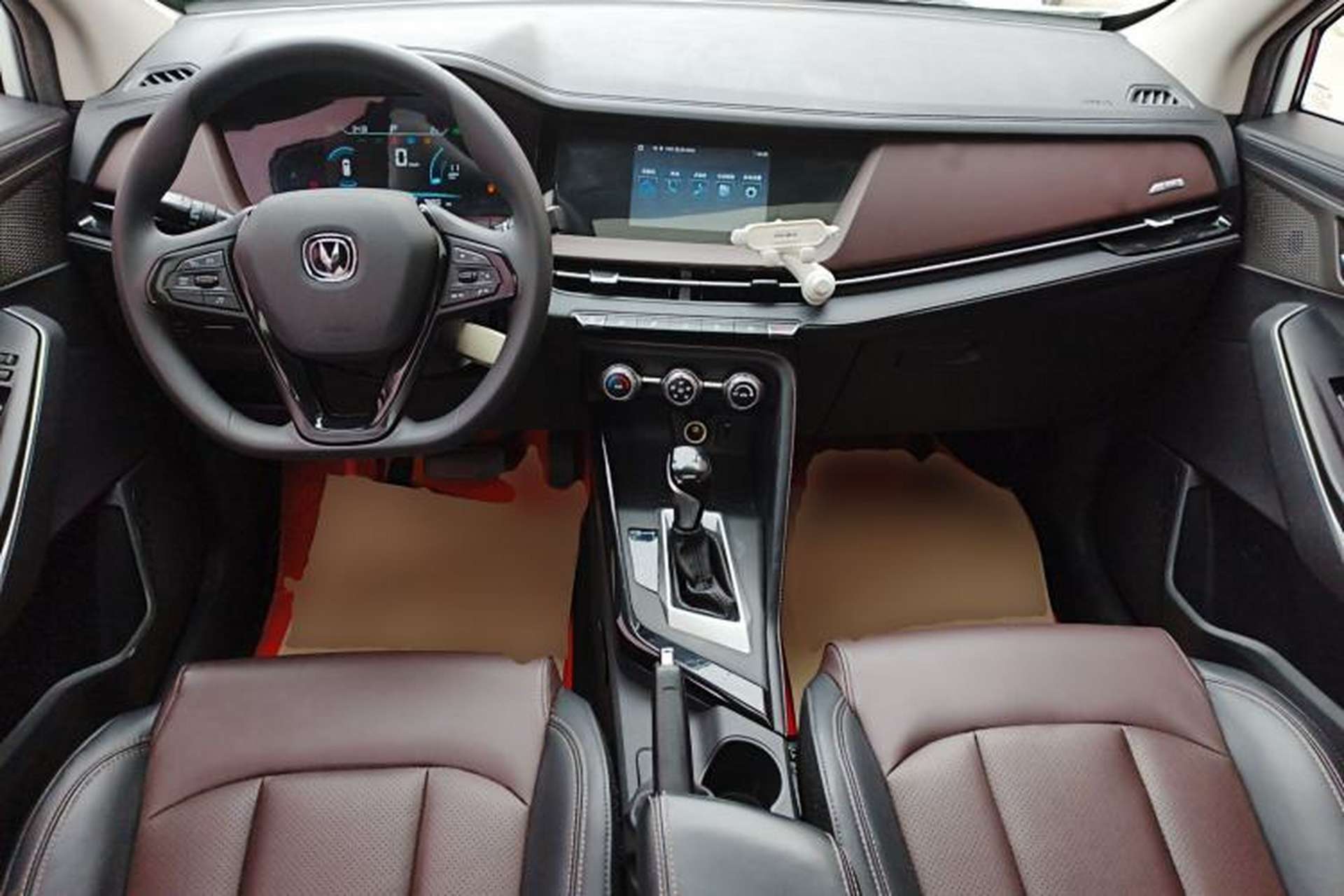 Used CHANGAN CS15 2019 1.5L Automatic Entry Model China VI Standard Interior 2