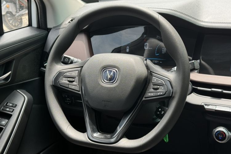 Used CHANGAN CS15 2019 1.5L Automatic Entry Model China VI Standard Interior 2