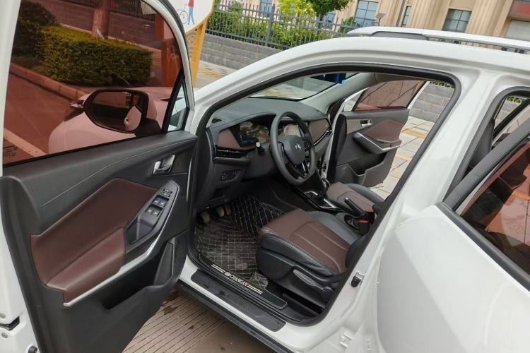 Used CHANGAN CS15 2019 1.5L Manual Entry-Level Version China V Standard Interior 2