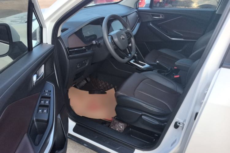 Used CHANGAN CS15 2019 1.5L Automatic Entry Model China VI Standard Interior 2